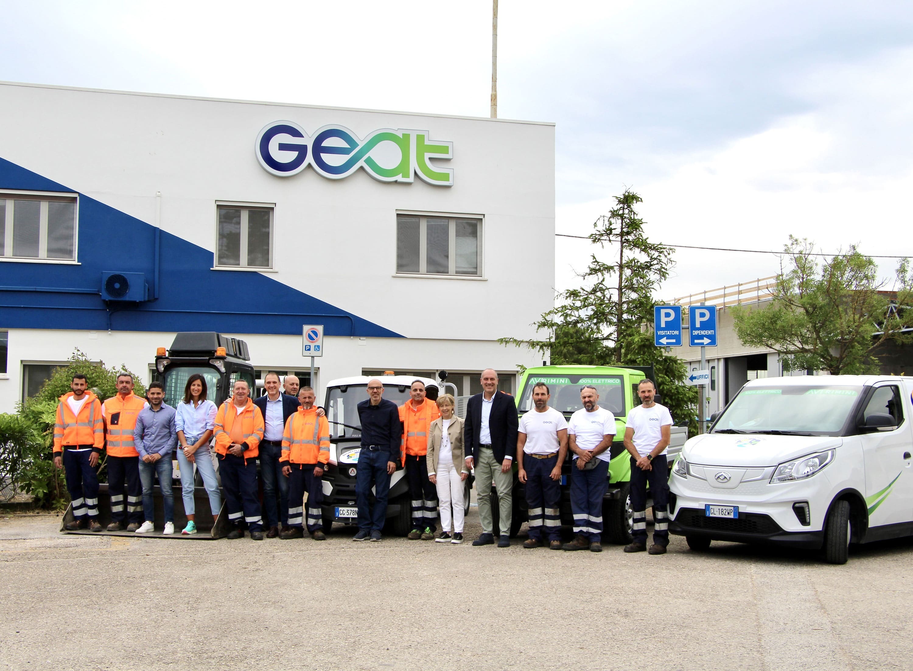 La squadra e i mezzi Geat impiegati nel progetto Decoro Riccione